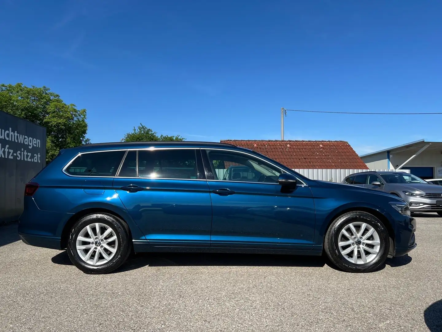 Volkswagen Passat Business 2,0 SCR TDI DSG | NP: €58.600 Blau - 2