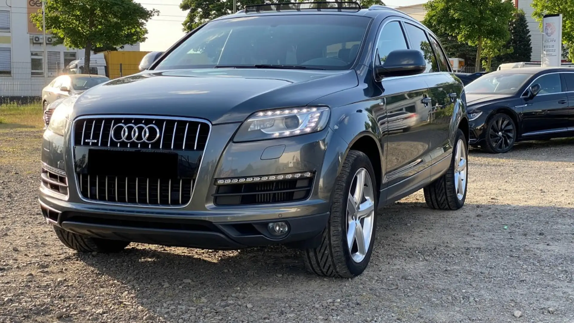 Audi Q7 3.0 TDI SportPlus#Pan#7Sitze#Kam#Stdhz#Distr. Grau - 2