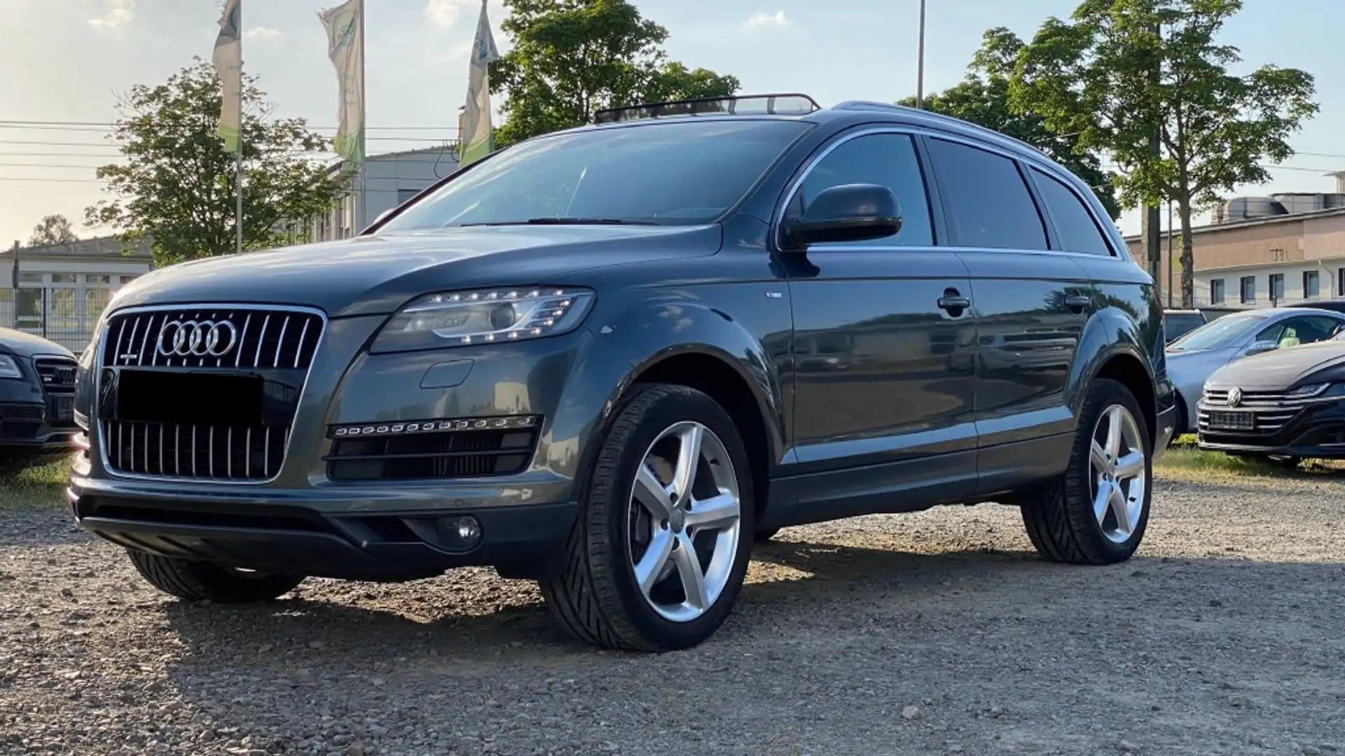 Audi Q7 3.0 TDI SportPlus#Pan#7Sitze#Kam#Stdhz#Distr. Grau - 1