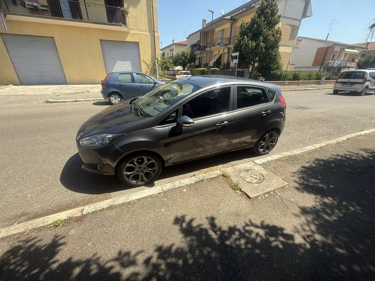 Ford Fiesta base - 2