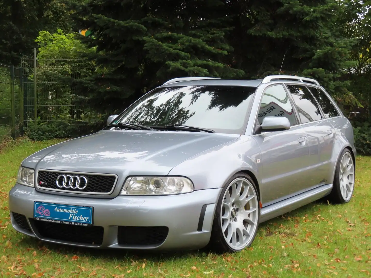 Audi RS4 2.7 quattro       Topfahrzeug Šedá - 1