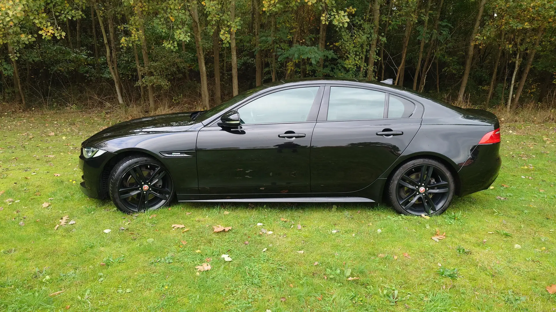 Jaguar XE XE 20d Aut. R-Sport Zwart - 2