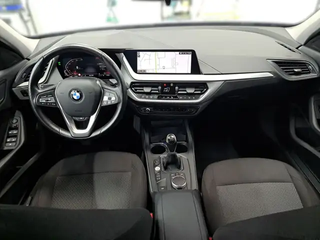 BMW 1 Series view 13