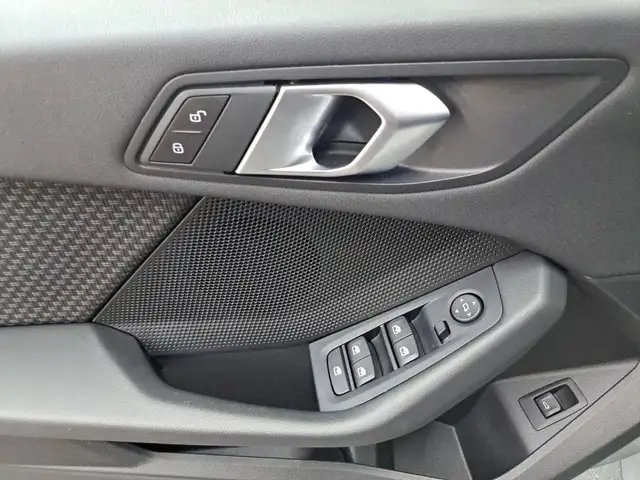 BMW 1 Series view 11