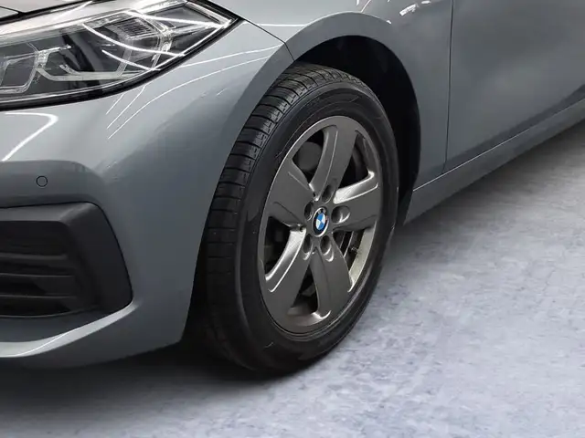 BMW 1 Series view 6