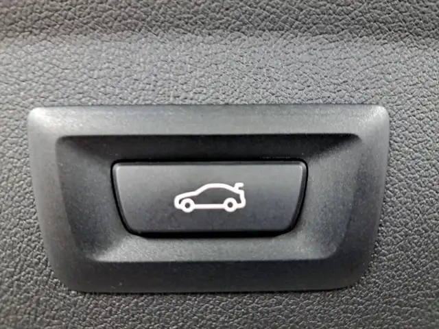 BMW 1 Series view 8