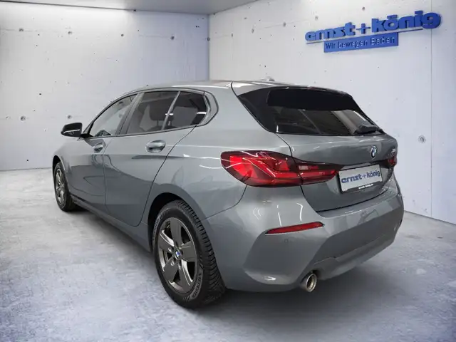 BMW 1 Series view 4