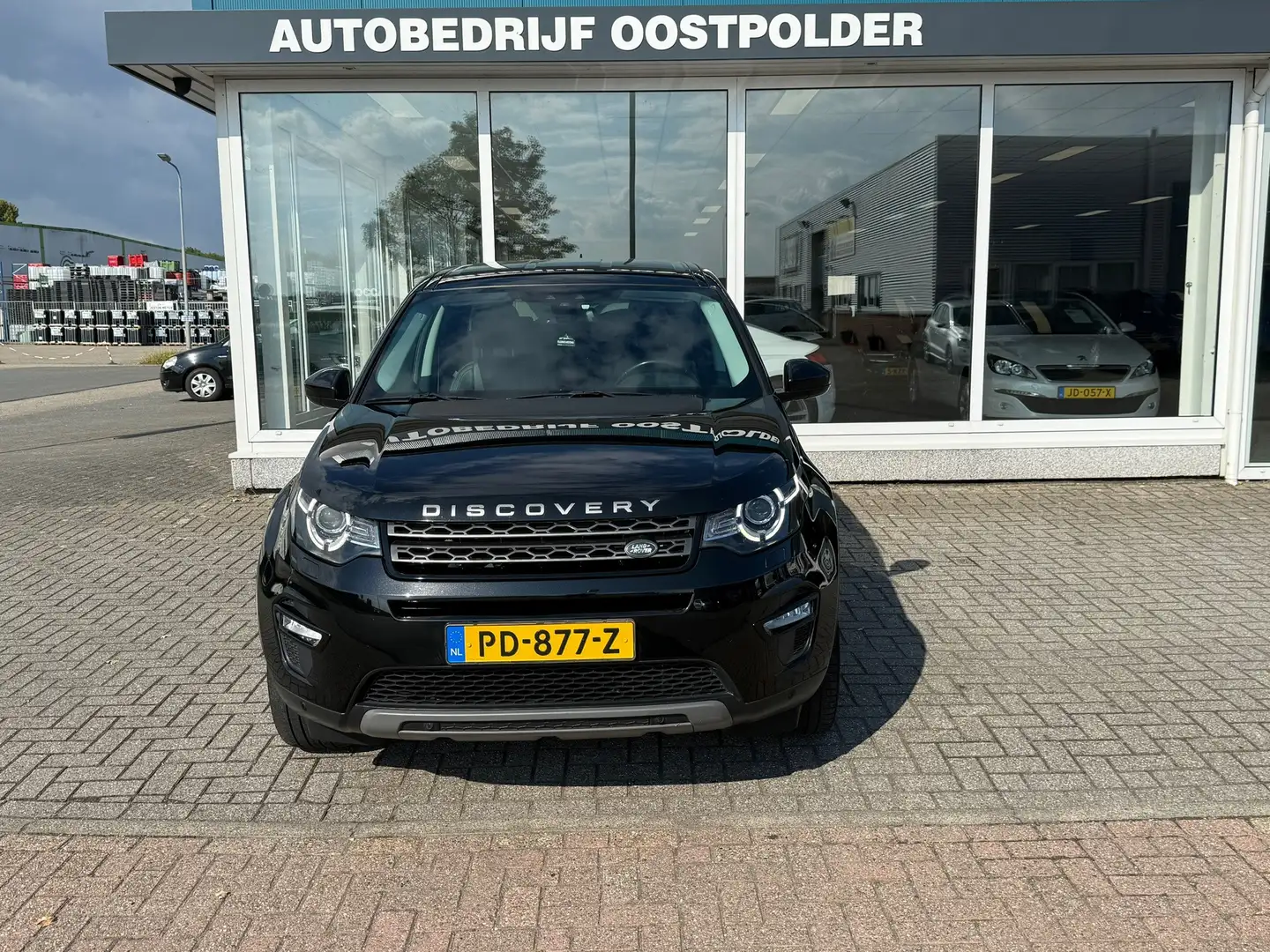 Land Rover Discovery Sport 2.0 TD4 SE 7p. Zwart - 2