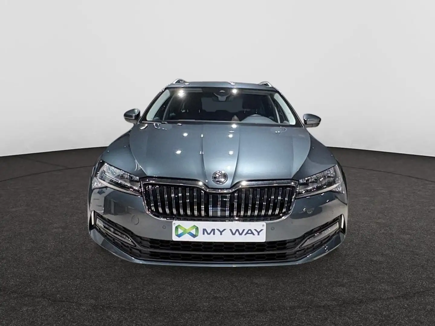 Skoda Superb Superb Wagon Ambition 2,0 TDI 90 kW 7-speed automat. Grijs - 2