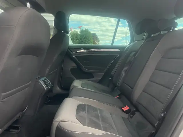 Volkswagen Golf view 11