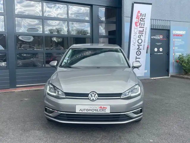 Volkswagen Golf view 3