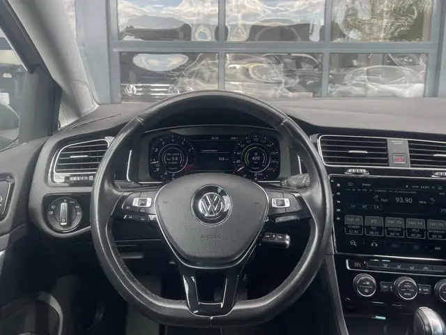 Volkswagen Golf view 8