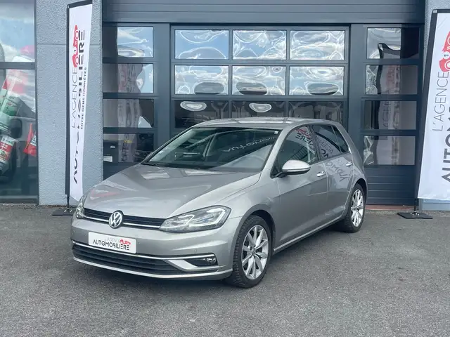 Volkswagen Golf view 2