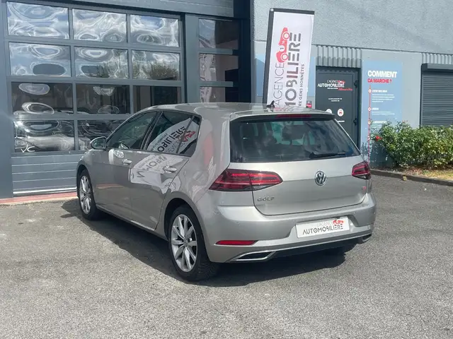 Volkswagen Golf view 4