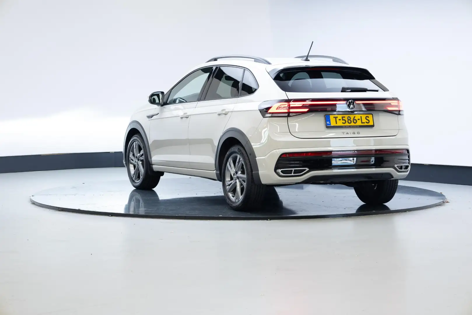 Volkswagen Taigo 1.0 TSI R-Line Grijs - 2