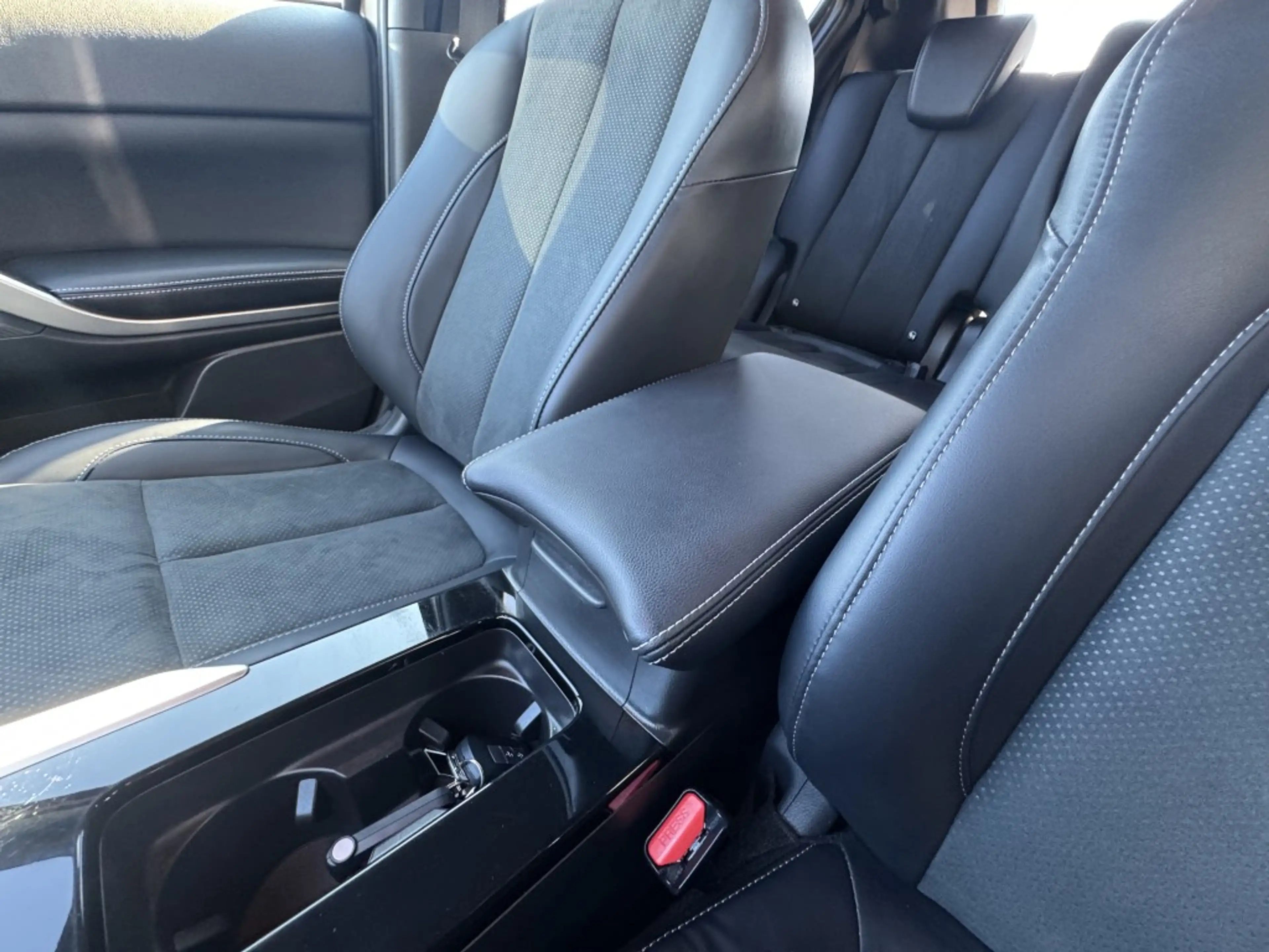 Mitsubishi Eclipse Cross 2.4 PHEV Executive — photo 21