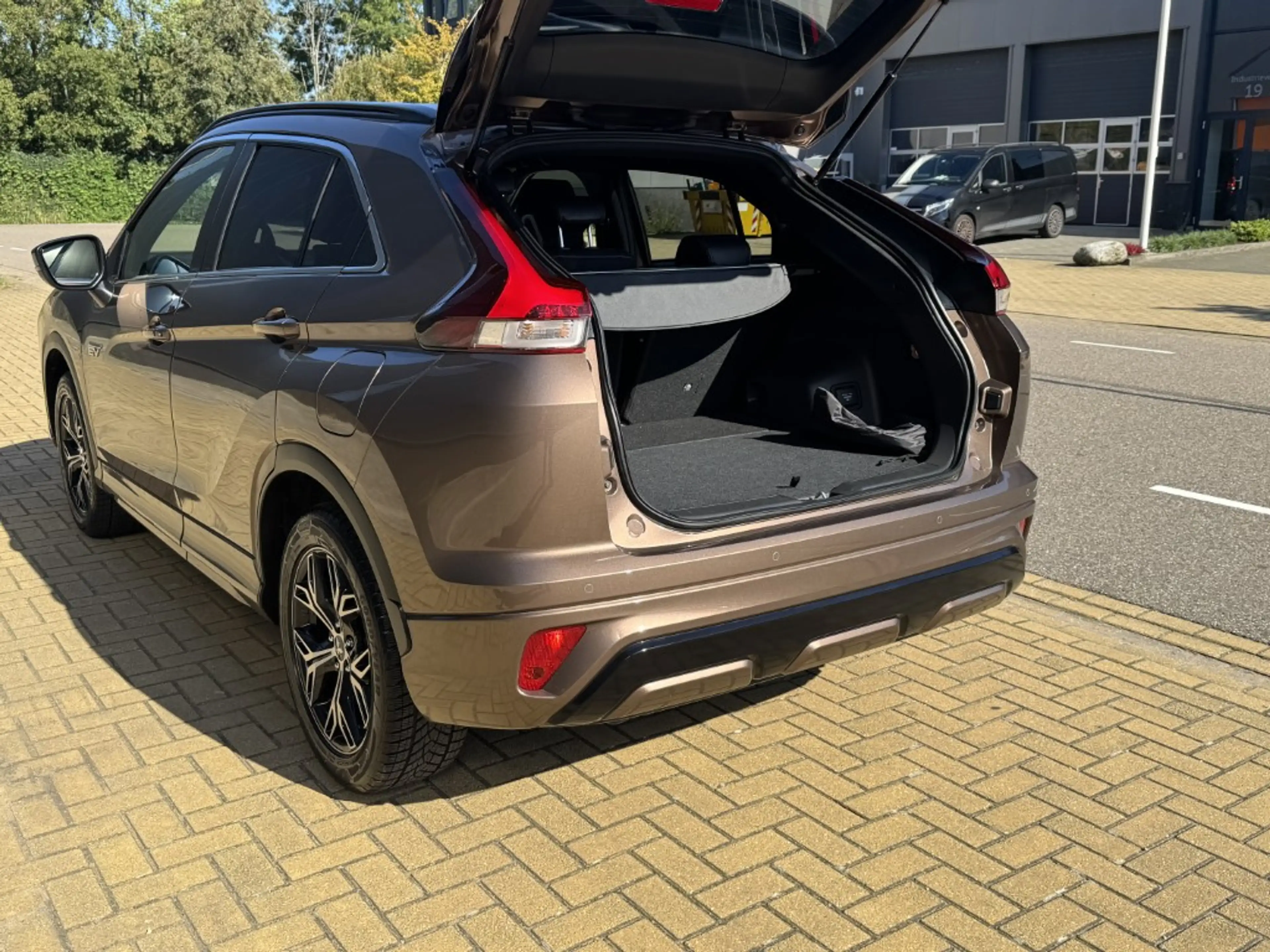 Mitsubishi Eclipse Cross 2.4 PHEV Executive — photo 29