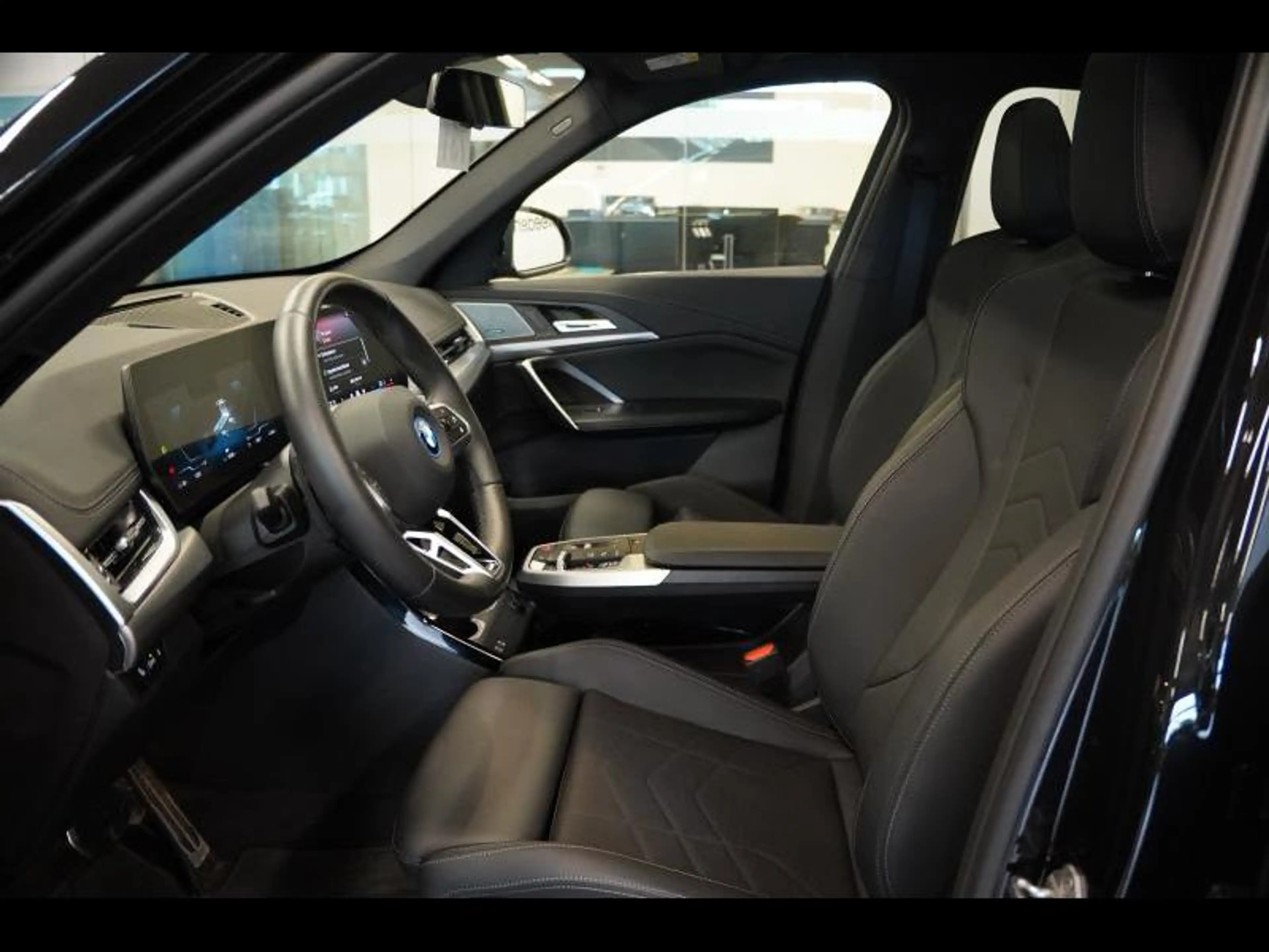 BMW iX1 M PACK PANORAMADAK DIRIVE ASSIST PLUS HARMANARDON — photo 9