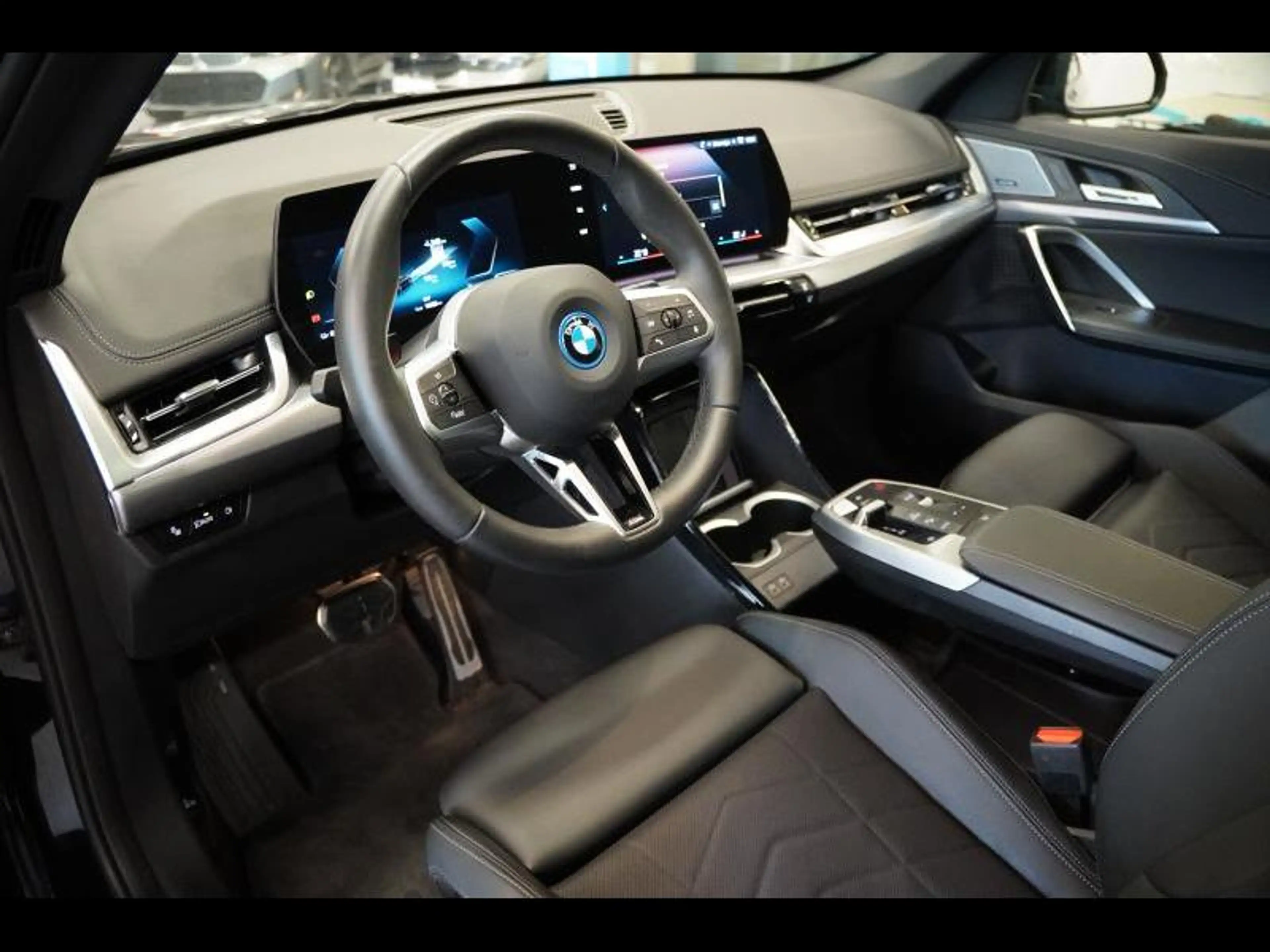 BMW iX1 M PACK PANORAMADAK DIRIVE ASSIST PLUS HARMANARDON — photo 6