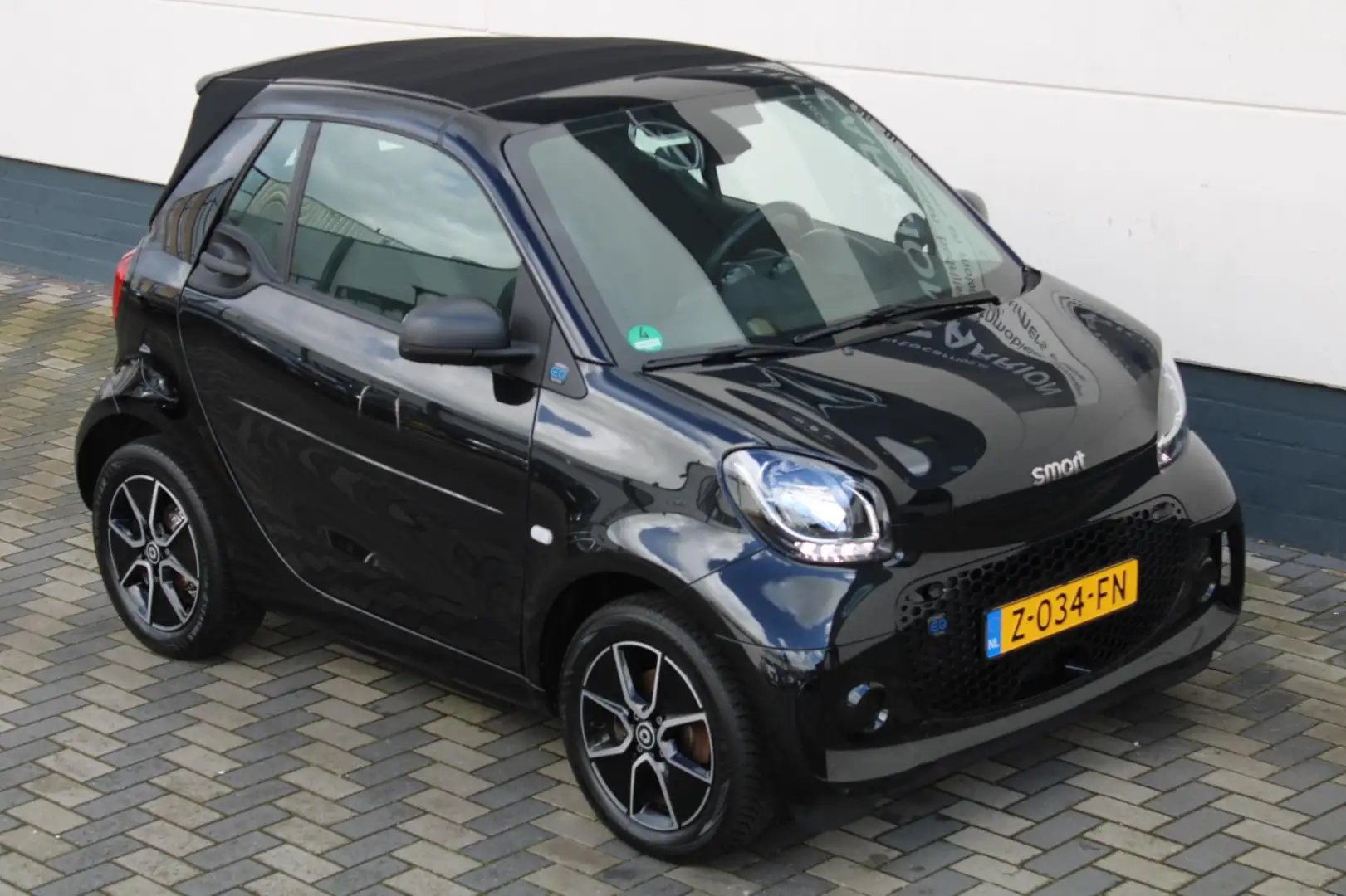 smart forTwo cabrio EQ 18 kWh Facelift Clima BTW 1ste Eig !! Zwart - 2
