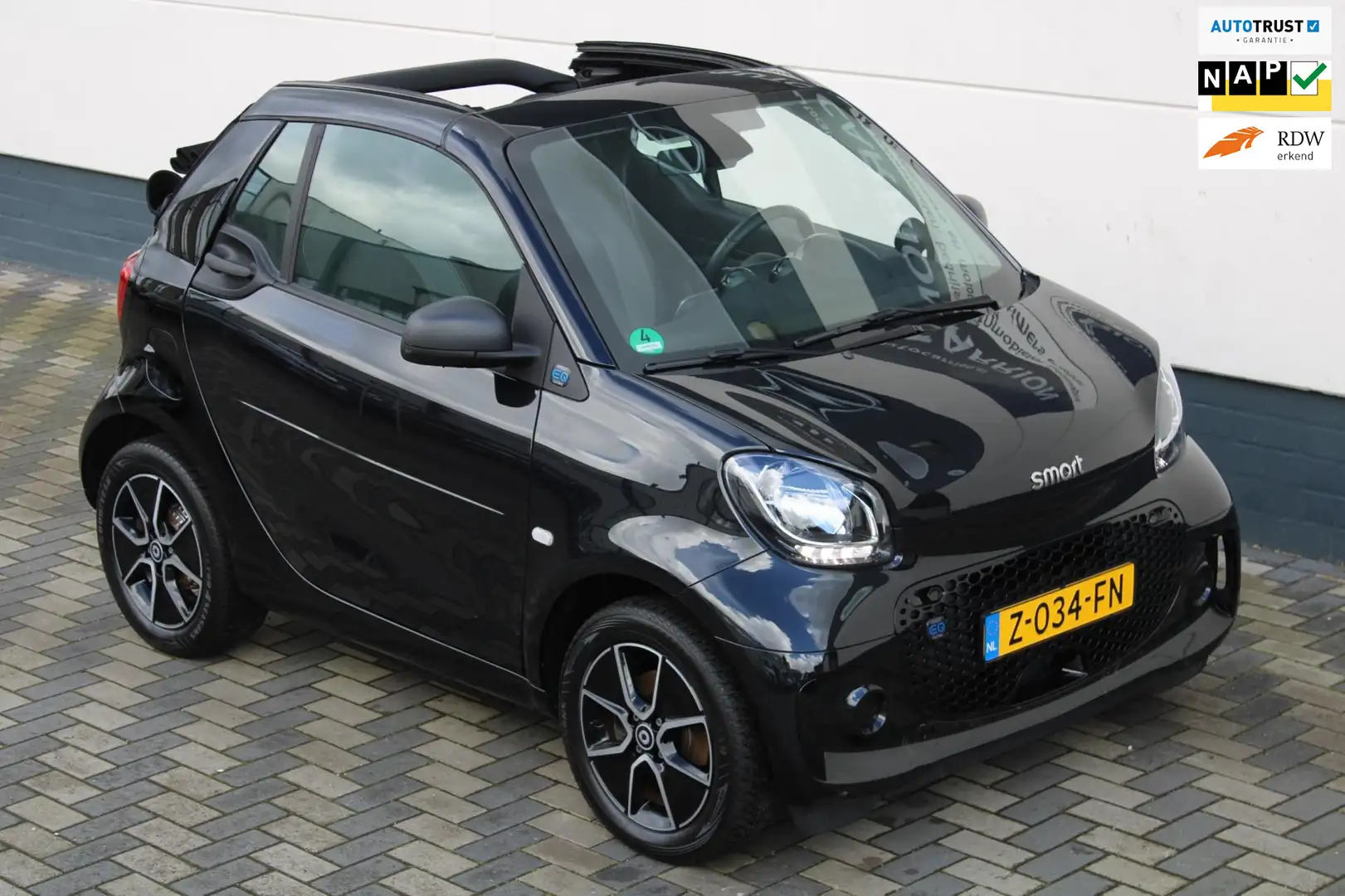 smart forTwo cabrio EQ 18 kWh Facelift Clima BTW 1ste Eig !! Zwart - 1