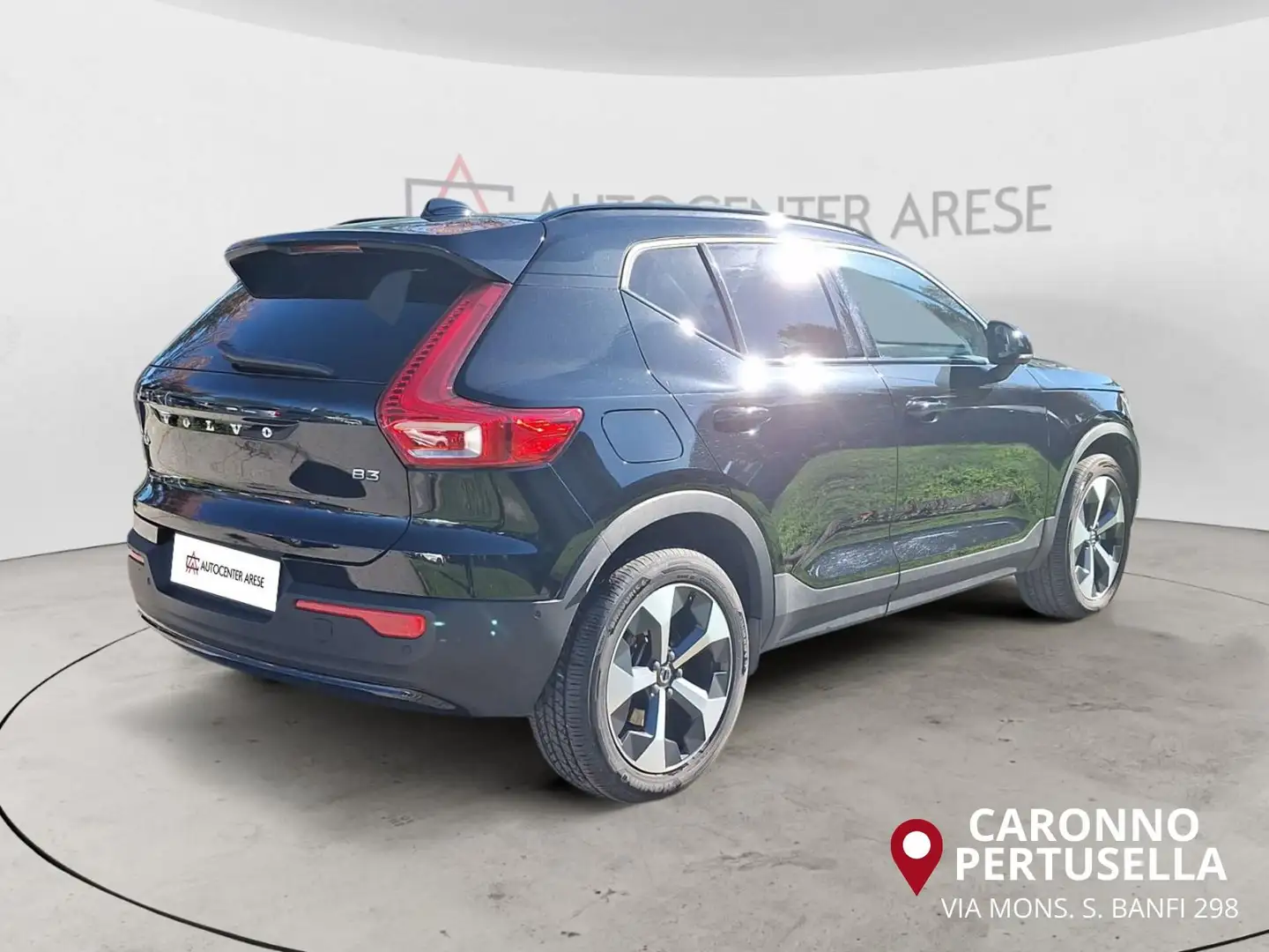 Volvo XC40 B3 automatico Ultimate Dark Nero - 2