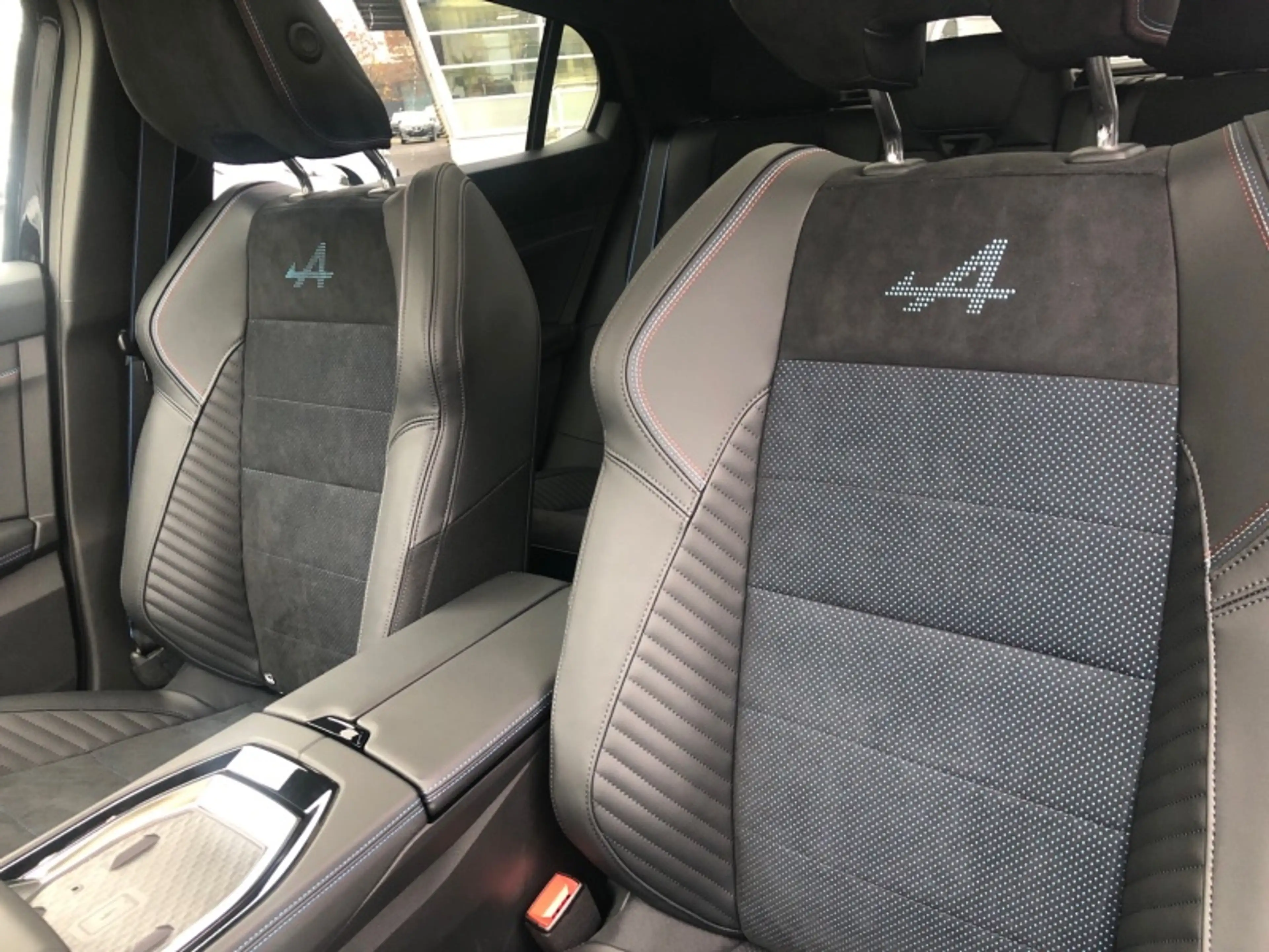 Renault Rafale RAFALE Atelier Alpine E-Tech Plug-in Hybrid 300 4x4 — photo 13