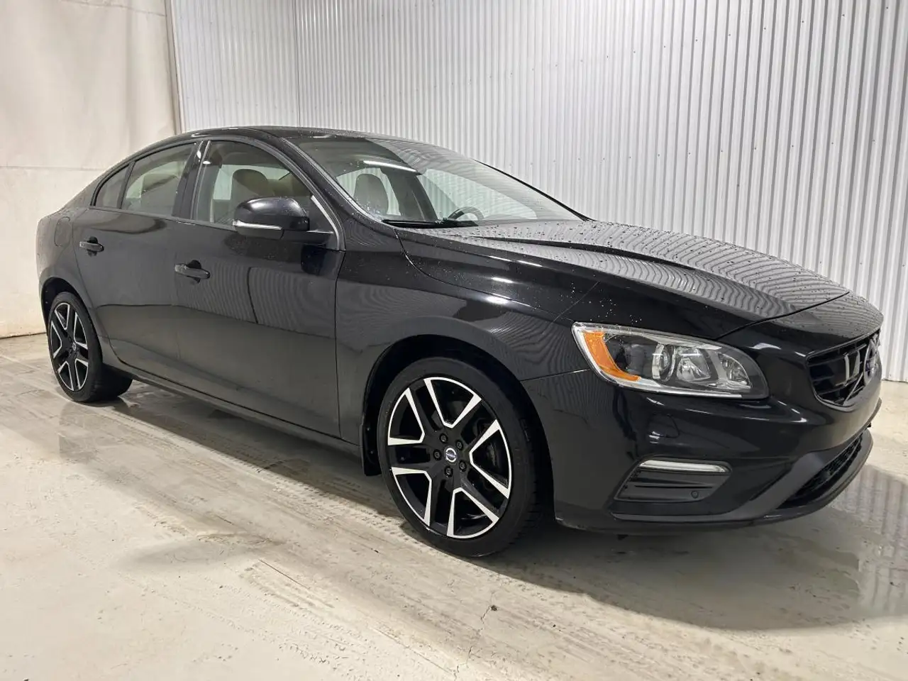 Volvo S60 снимка Volvo S60