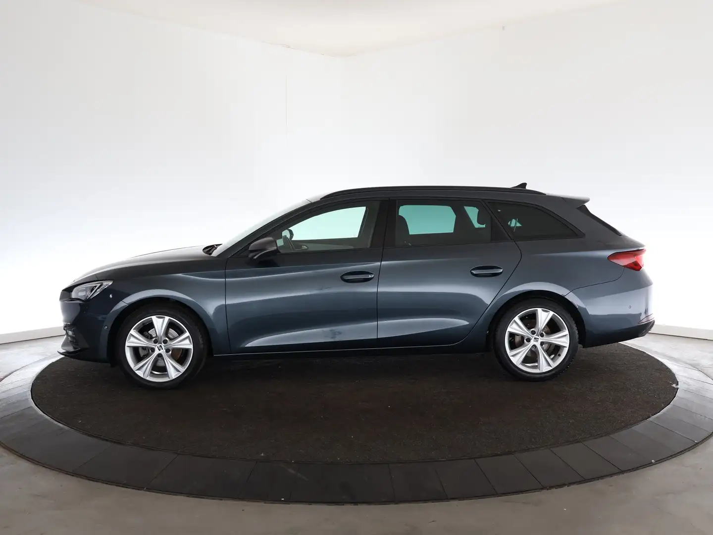 SEAT Leon SPORTSTOURER 1.5 TSI FR Launch Edition Grijs - 2