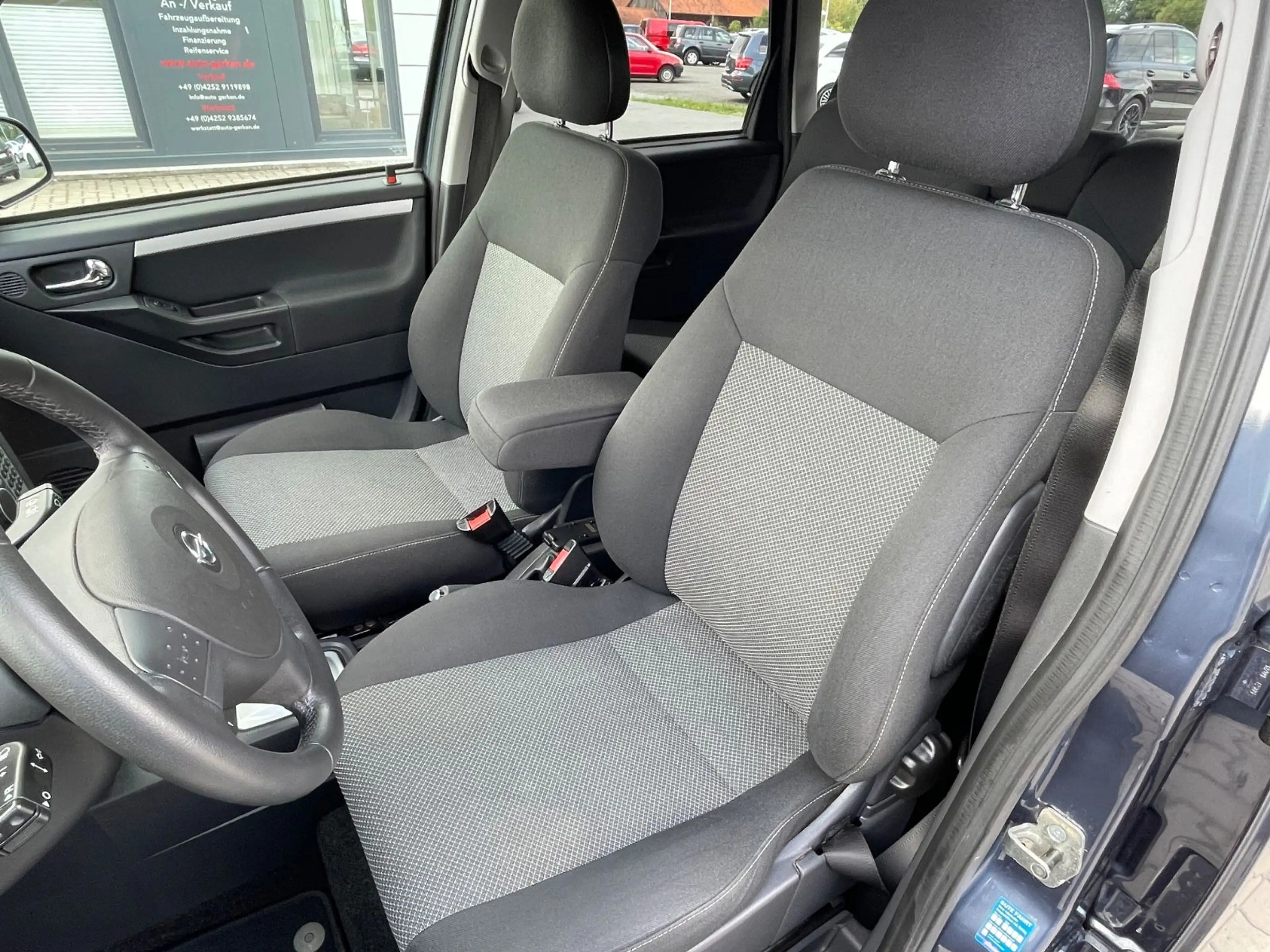 Opel Meriva 1.8 Automatik Innovation "110 Jahre" 2HD — photo 12