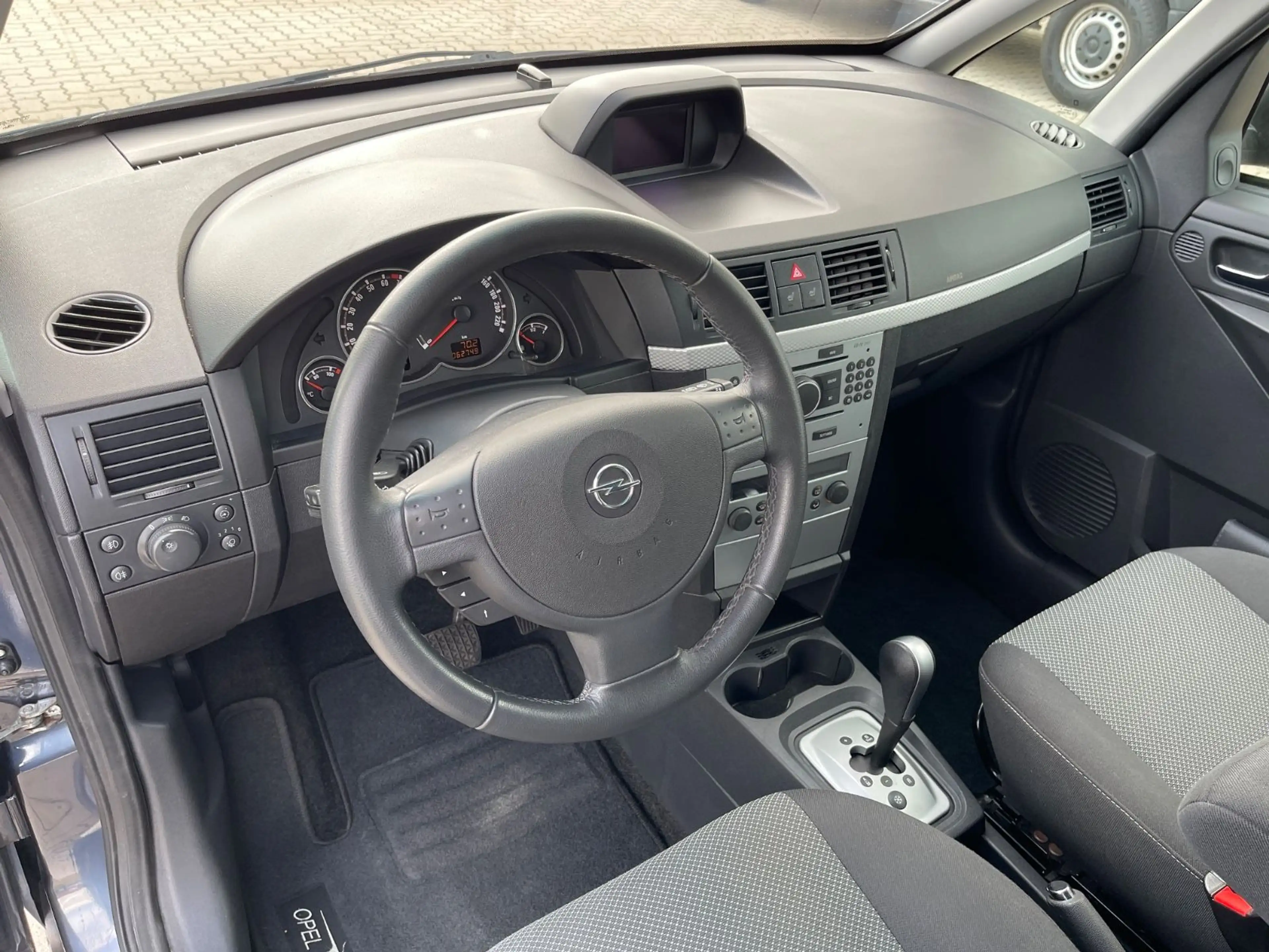 Opel Meriva 1.8 Automatik Innovation "110 Jahre" 2HD — photo 11
