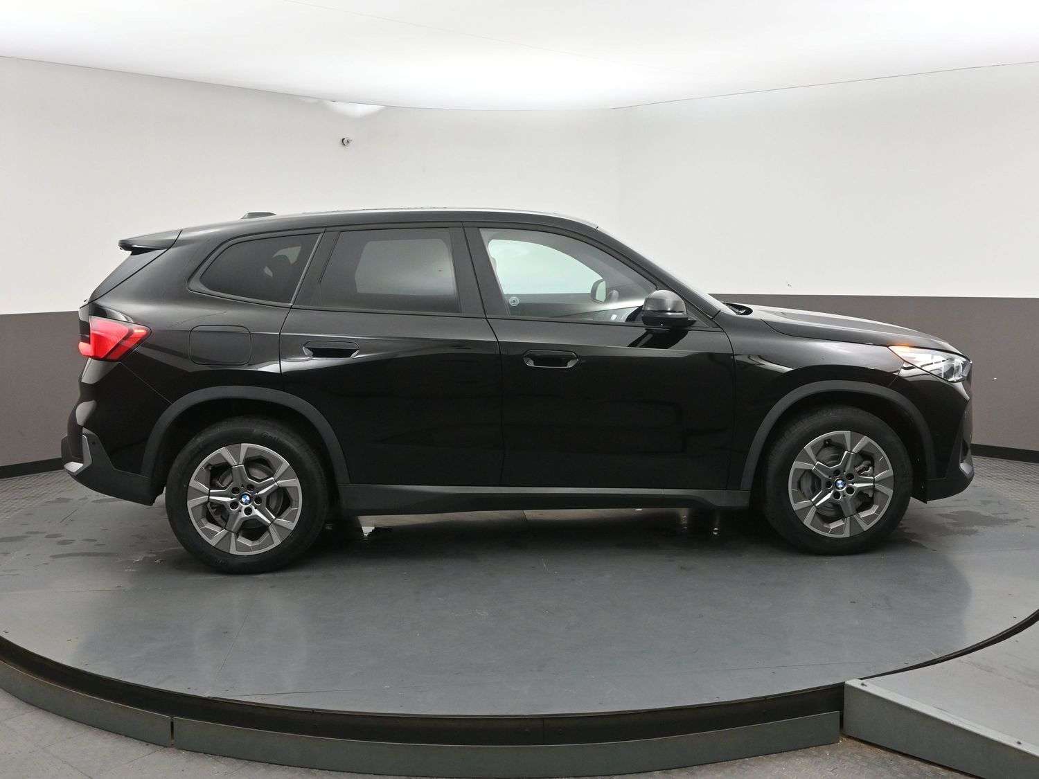 2025 BMW X1 XDRIVE28I PREMIUM ESSENTIAL PACKAGE, PANORAMIC MOO 2,000 cc 4 cyl thumb 37