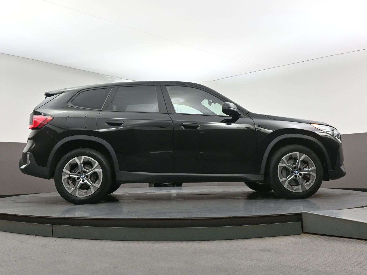 2025 BMW X1 XDRIVE28I PREMIUM ESSENTIAL PACKAGE, PANORAMIC MOO 2,000 cc 4 cyl thumb 39