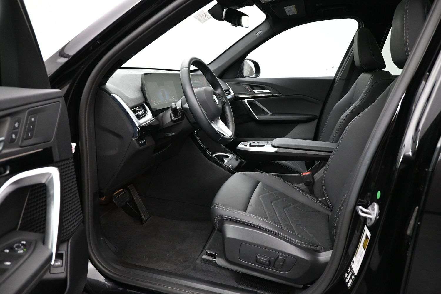 2025 BMW X1 XDRIVE28I PREMIUM ESSENTIAL PACKAGE, PANORAMIC MOO 2,000 cc 4 cyl thumb 19