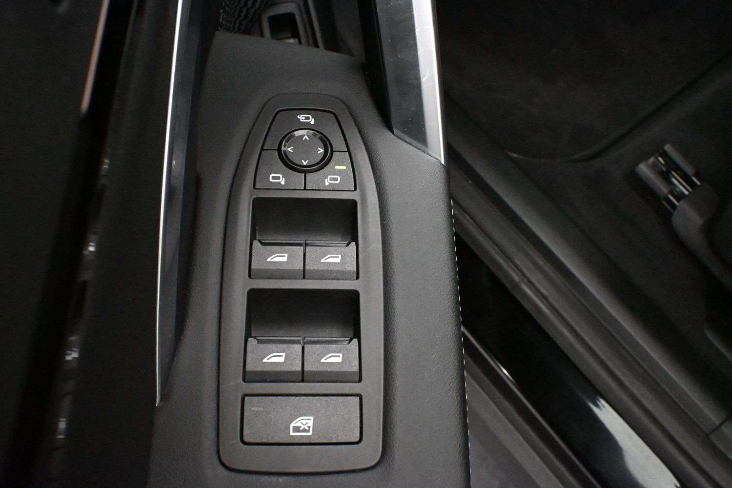 2025 BMW X1 XDRIVE28I PREMIUM ESSENTIAL PACKAGE, PANORAMIC MOO 2,000 cc 4 cyl thumb 6