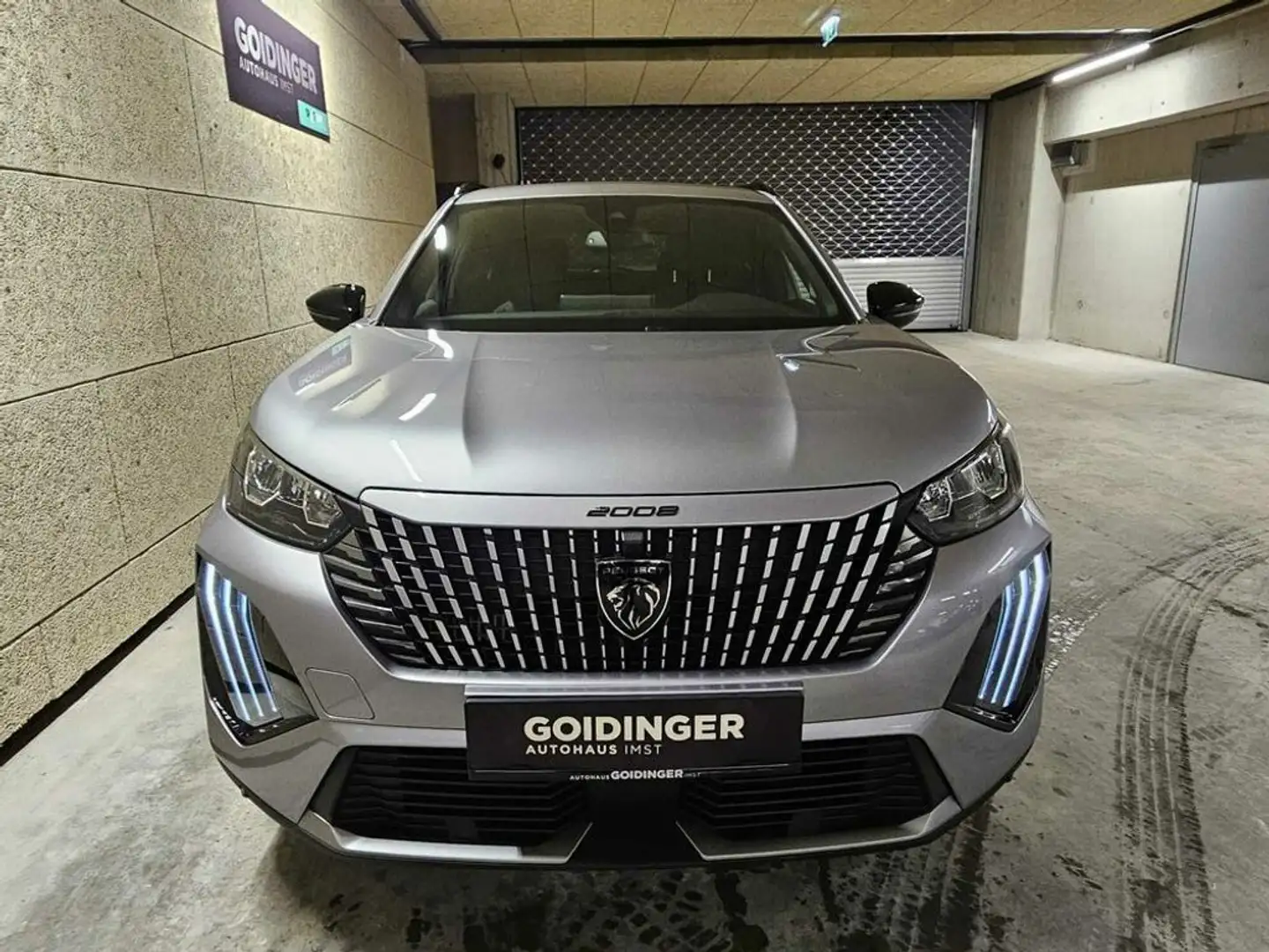 Peugeot 2008 Allure PT 100 Grau - 2