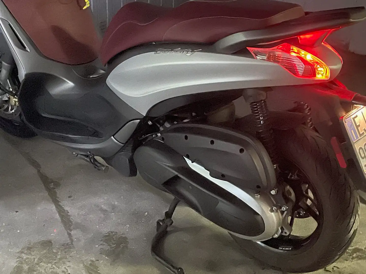 Piaggio Beverly 350 Argento - 1