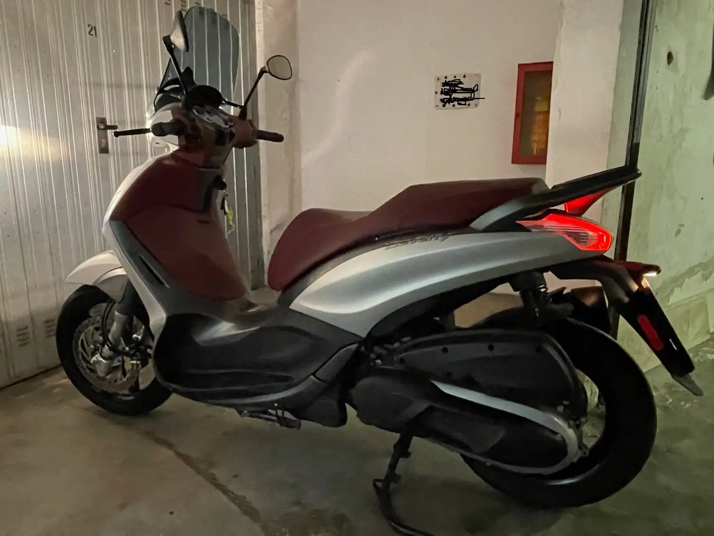 Piaggio Beverly 350 Argento - 2