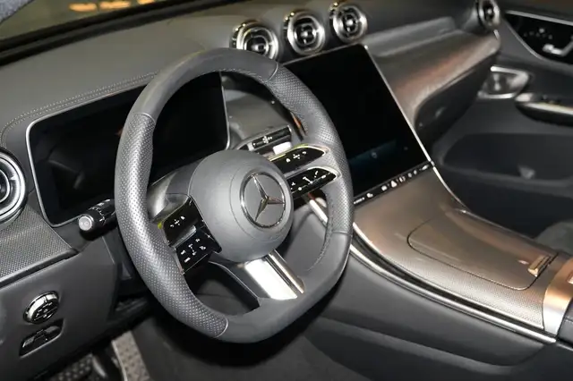 Mercedes-Benz GLC view 3