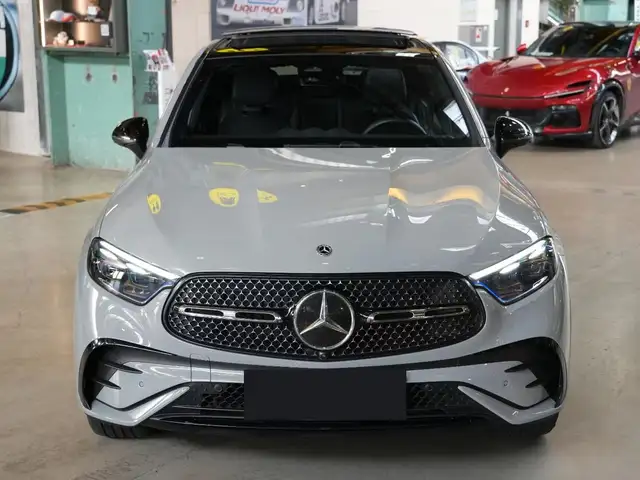 Mercedes-Benz GLC view 2