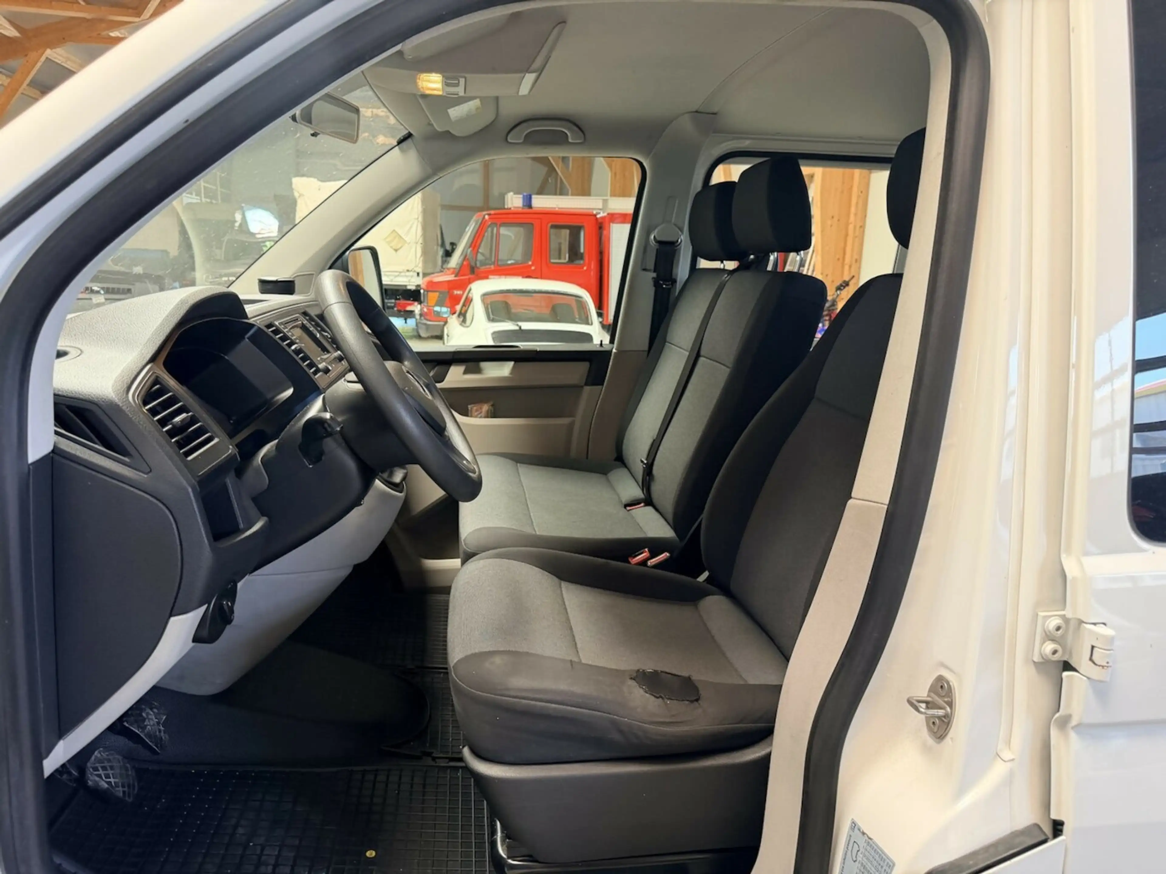 Volkswagen T6 Transporter Doka 2.0 TDI 4Motion Klima AHK 1. Hand — photo 12