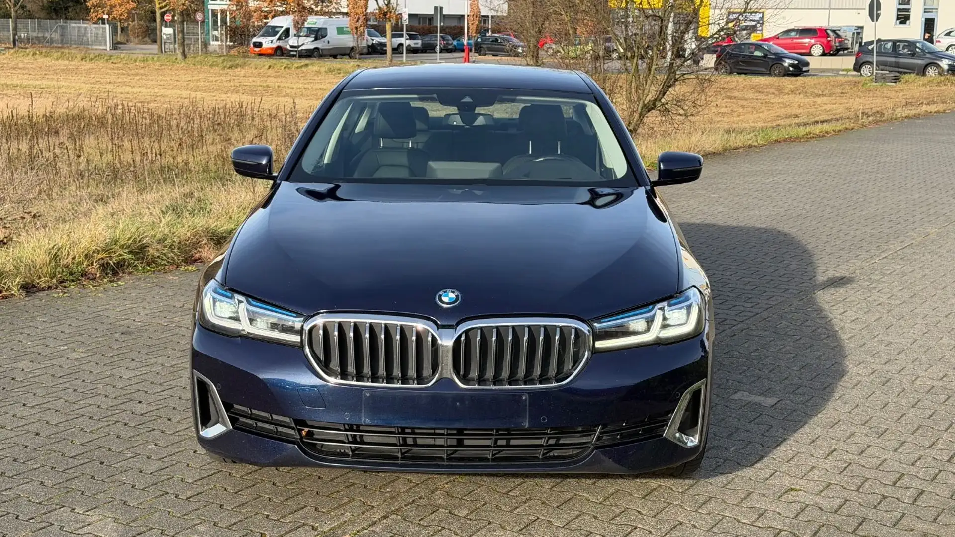 BMW 530 e xDrive Luxury Line*LEDER*HUD*STDHZG*LASER* Blau - 2