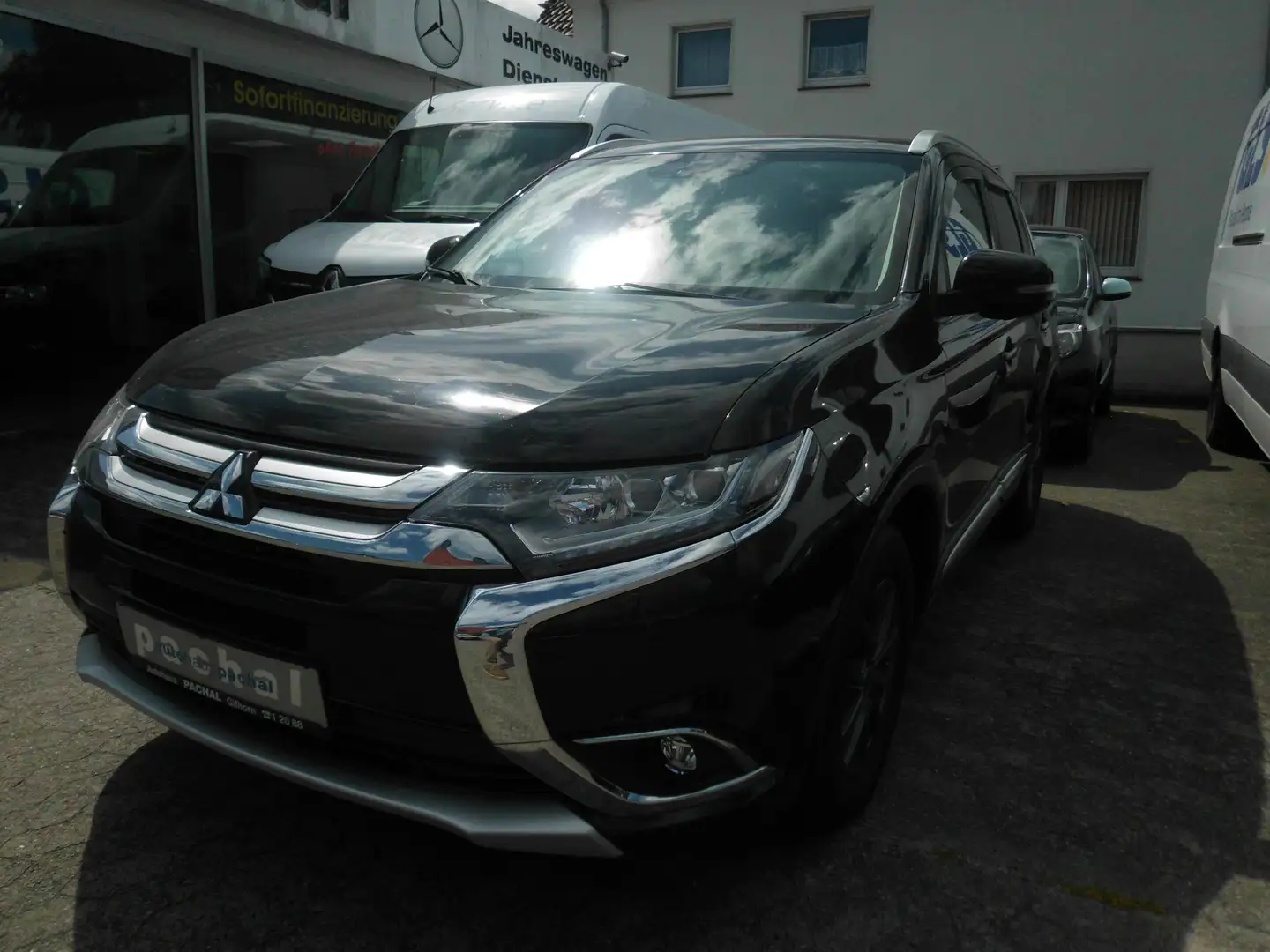 Mitsubishi Outlander 2.2 DI-D 4WD Aut. Edition+Navi+AHK+ALU Noir - 1
