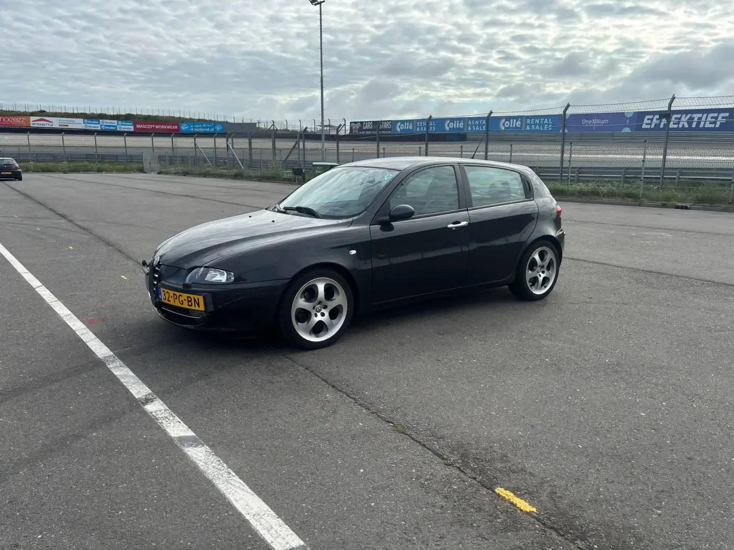 Alfa Romeo 147 147 2.0 TS Distinctive crna - 1