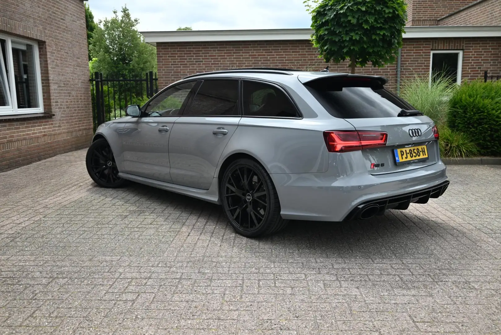 Audi RS6 Avant 4.0 TFSI Quattro Performance 605 PK Pro Line Grijs - 2