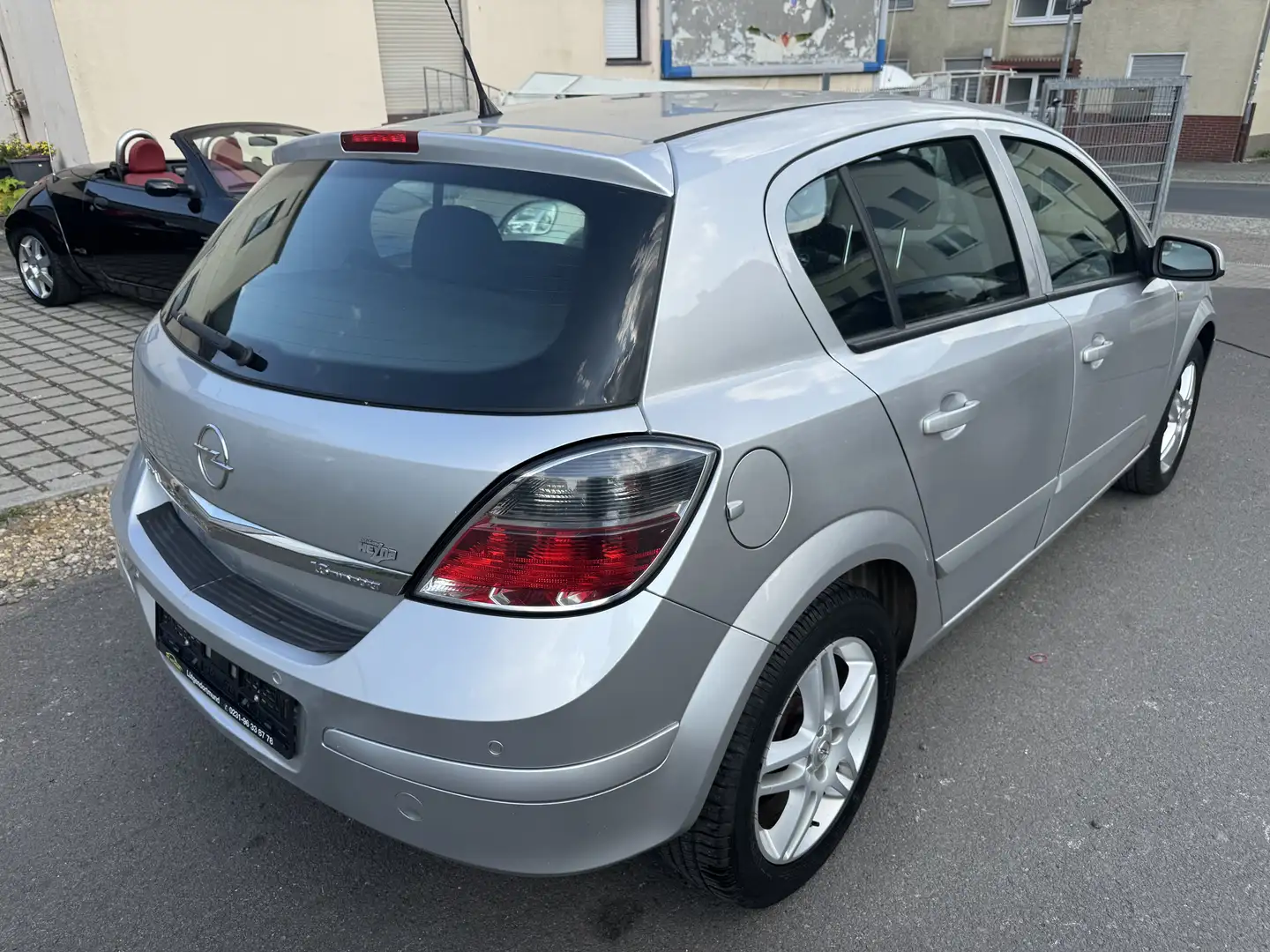 Opel Astra 1.6 Easytronic Catch me now/Automatik/Temp./Klima Silber - 2