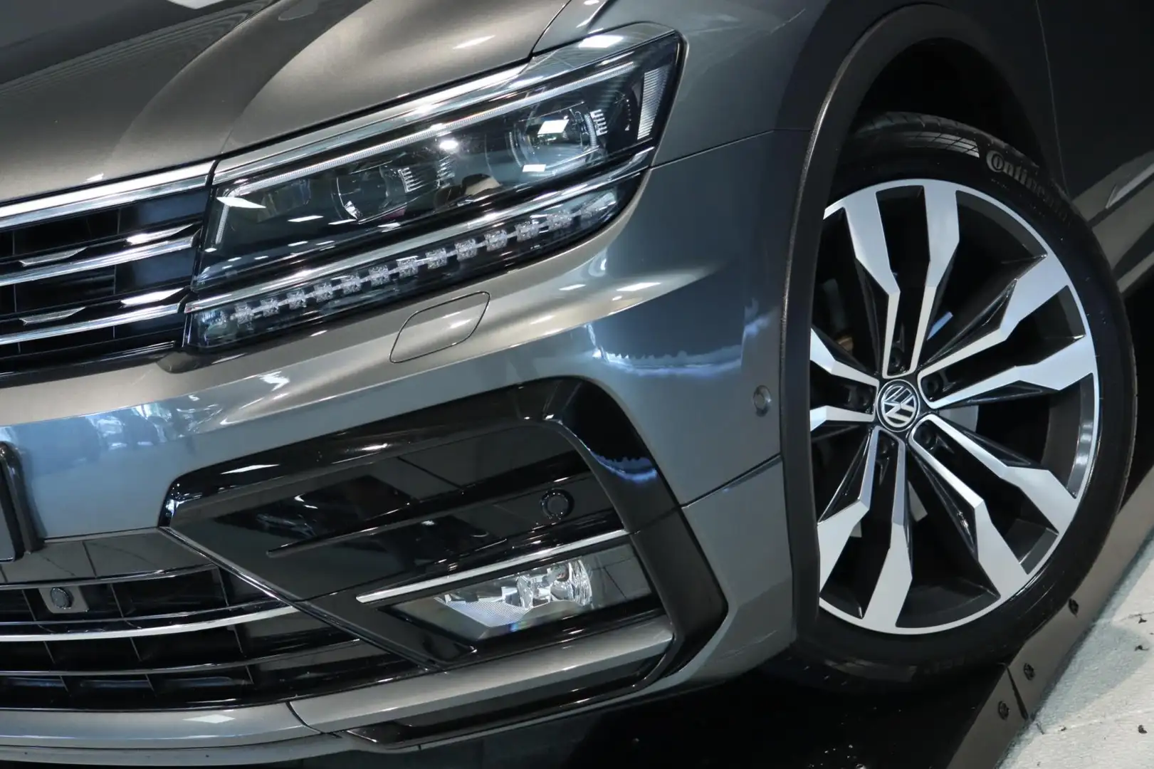 Volkswagen Tiguan 2.0 TSI 4Motion R-Line / PANODAK / HUD / VIRTUAL / Grijs - 2