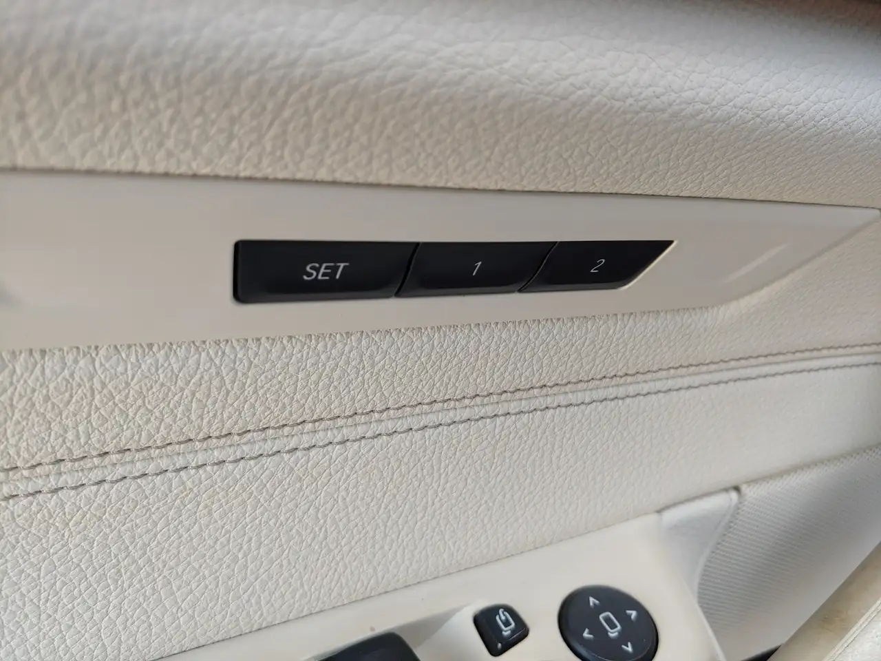 BMW 5 Series снимка BMW 5 Series