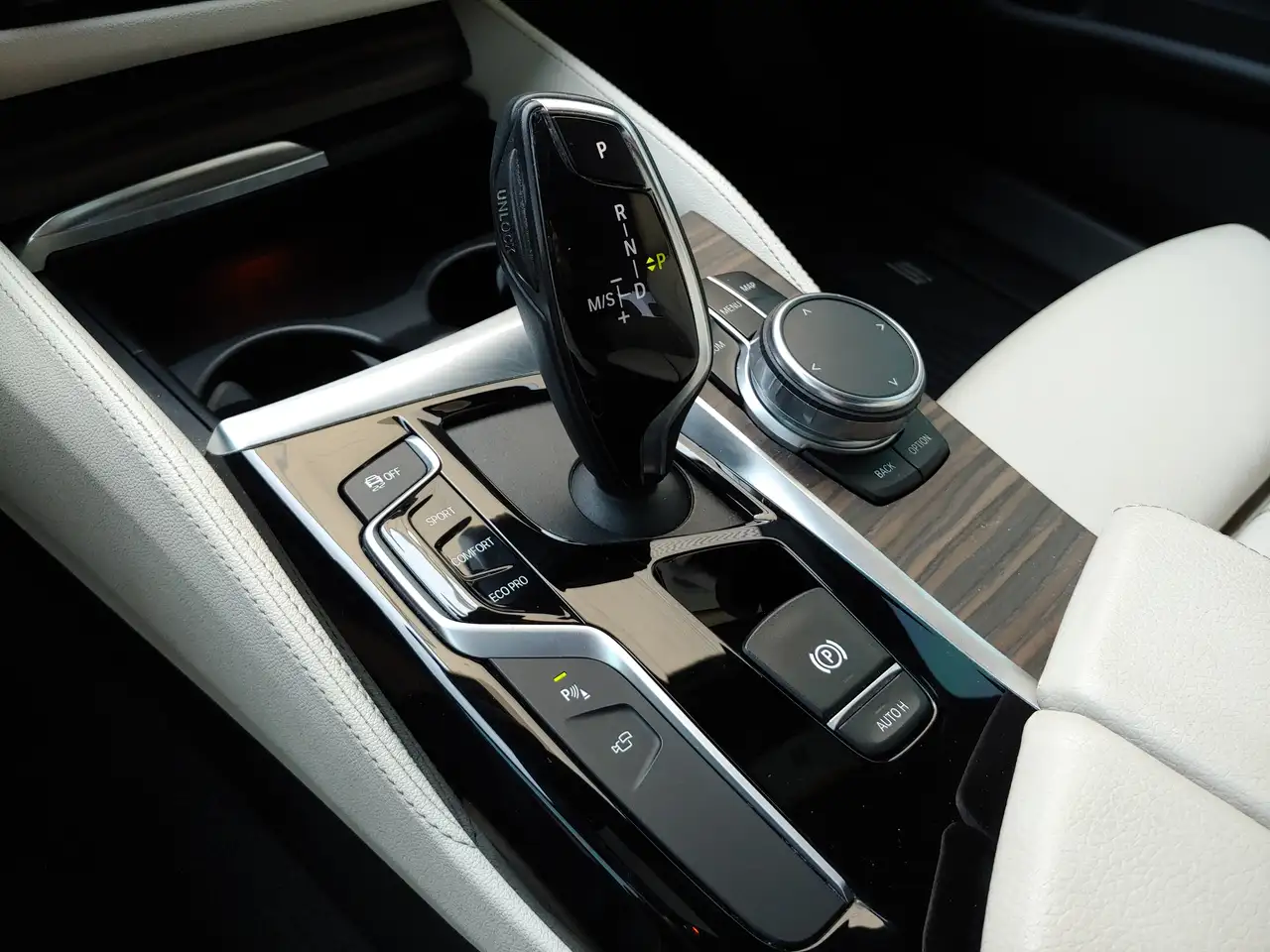 BMW 5 Series снимка BMW 5 Series