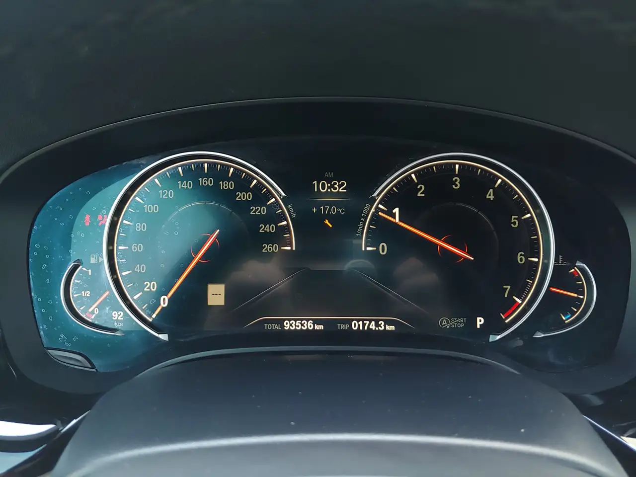 BMW 5 Series снимка BMW 5 Series